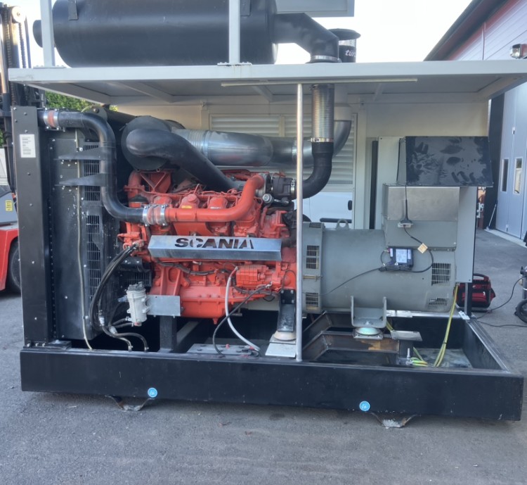 Utbyte av 800kVA generator, installation av reservkraft och elverk